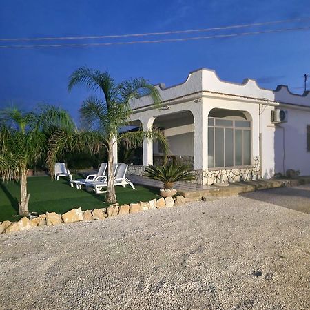 Casa Vacanze Reginotte 巴莱斯特拉泰 外观 照片
