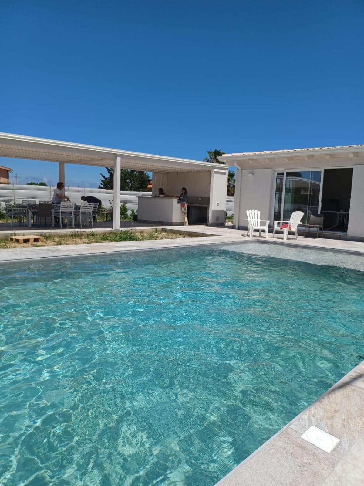 Casa Vacanze Reginotte 巴莱斯特拉泰 外观 照片