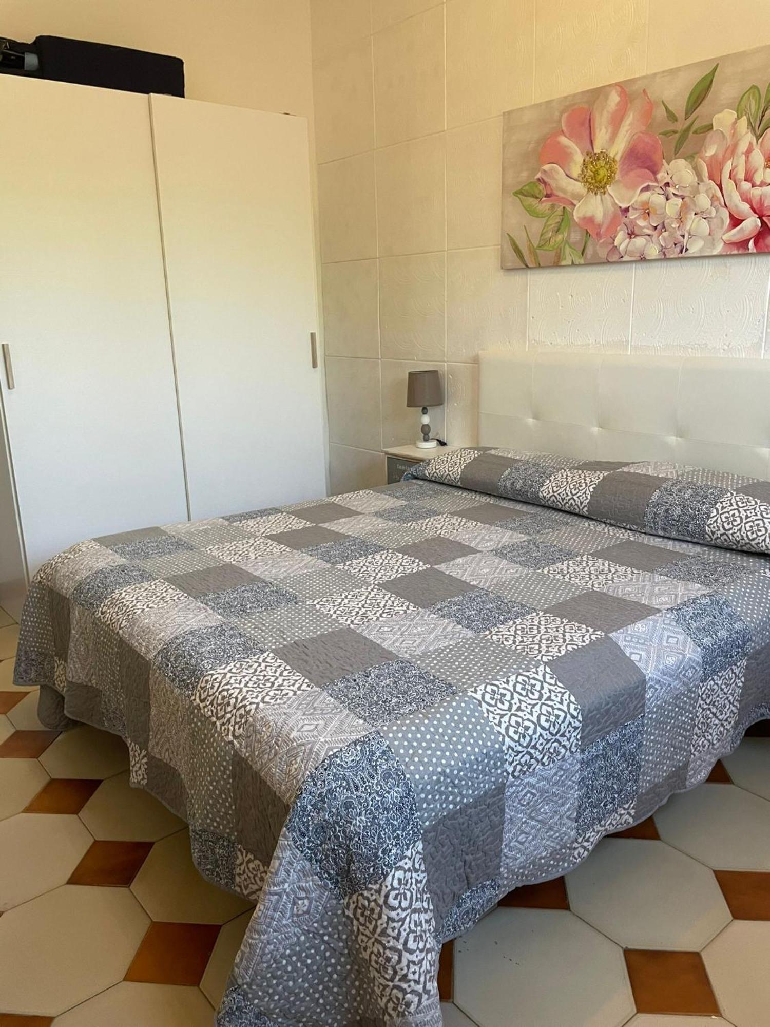 Casa Vacanze Reginotte 巴莱斯特拉泰 外观 照片