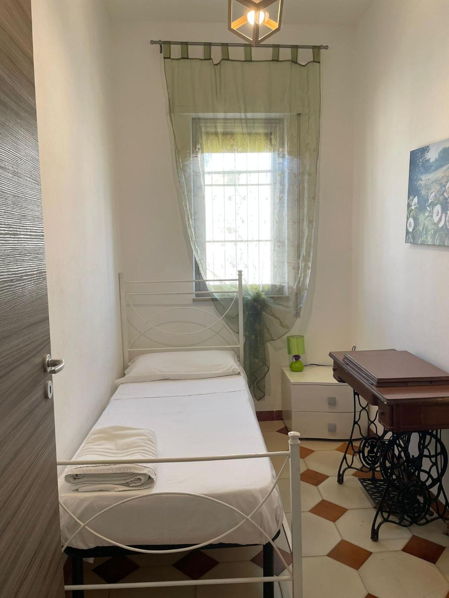 Casa Vacanze Reginotte 巴莱斯特拉泰 外观 照片