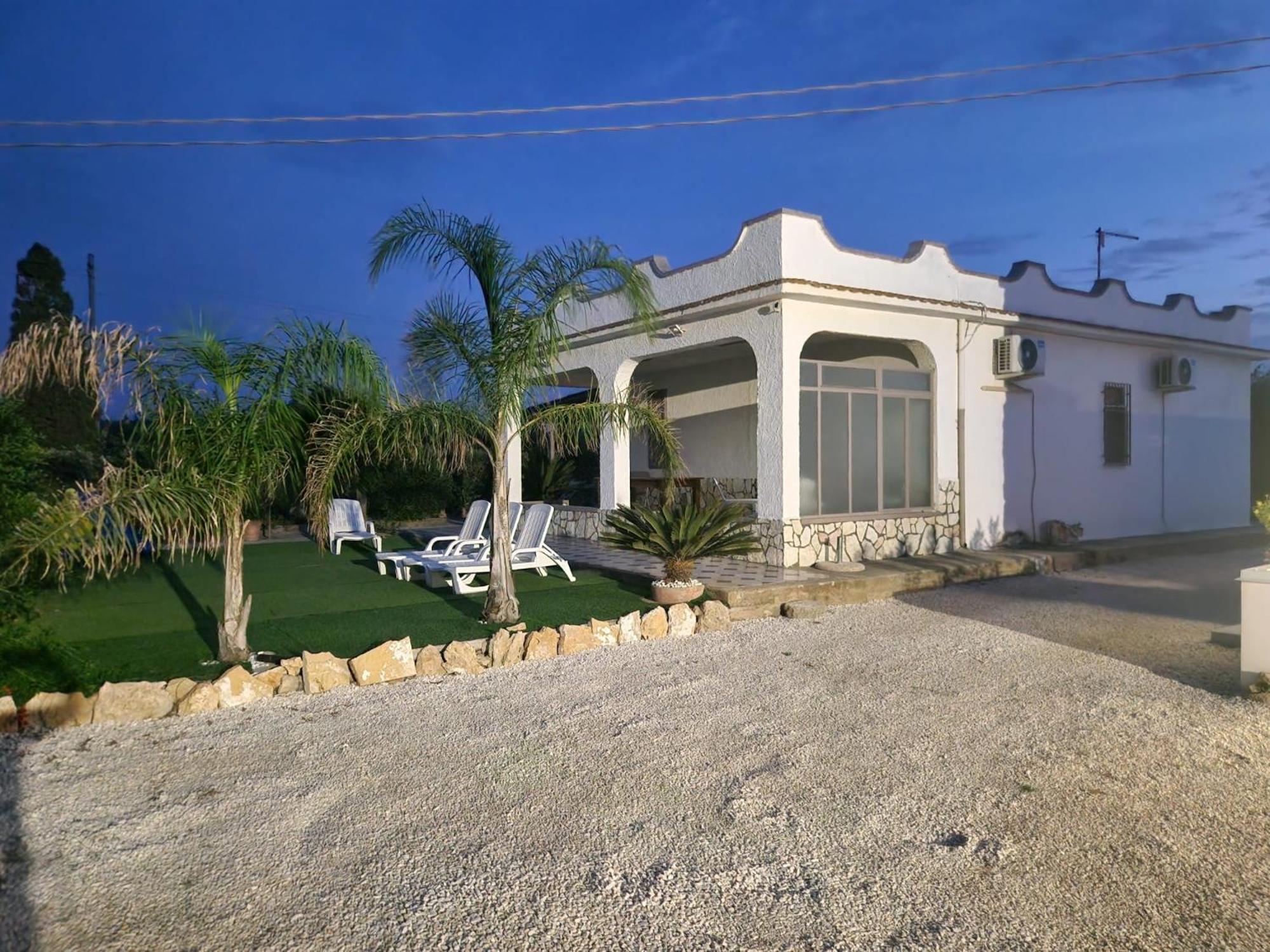 Casa Vacanze Reginotte 巴莱斯特拉泰 外观 照片