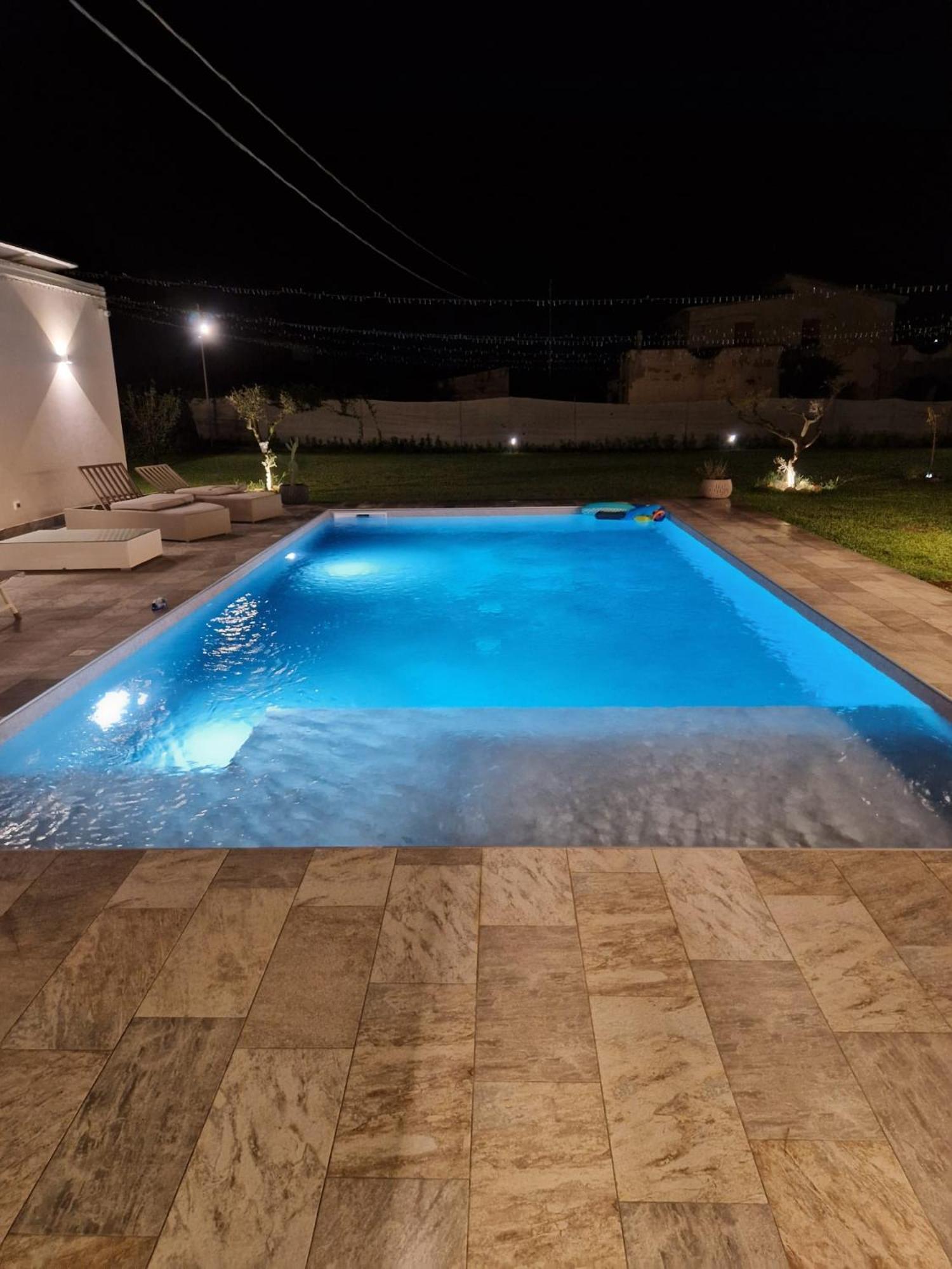 Casa Vacanze Reginotte 巴莱斯特拉泰 外观 照片