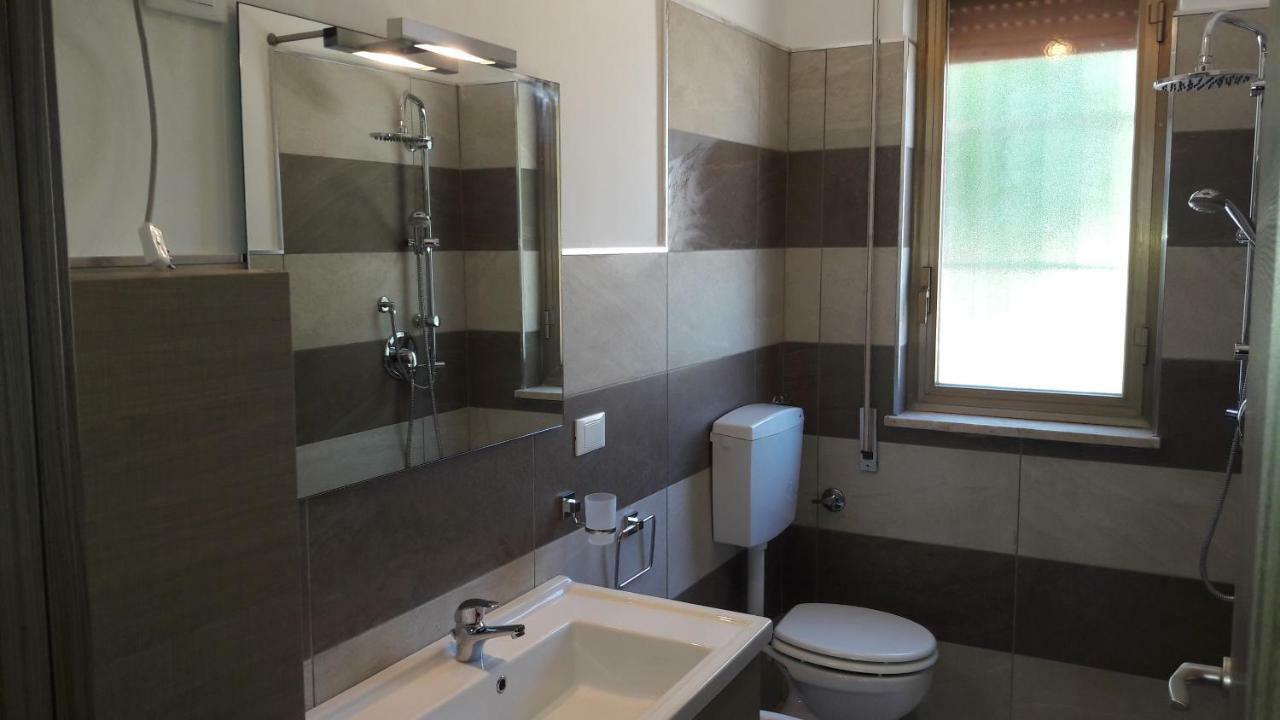Casa Vacanze Reginotte 巴莱斯特拉泰 外观 照片