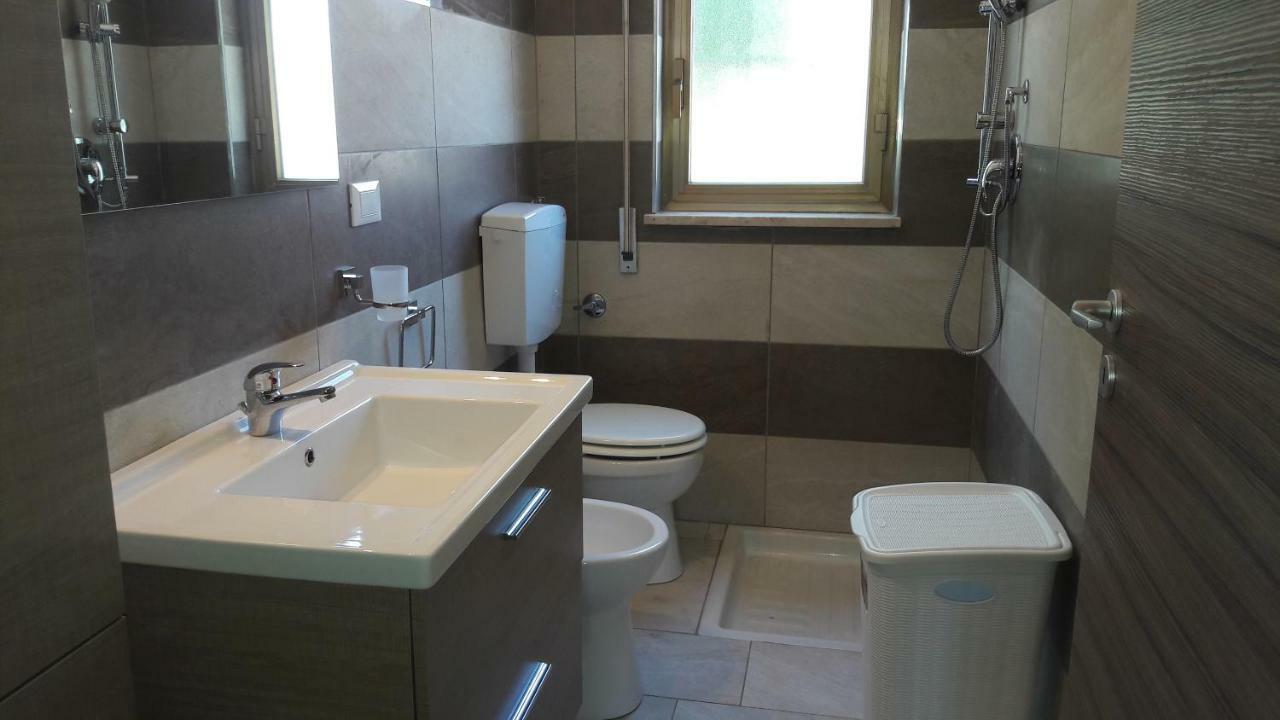 Casa Vacanze Reginotte 巴莱斯特拉泰 外观 照片